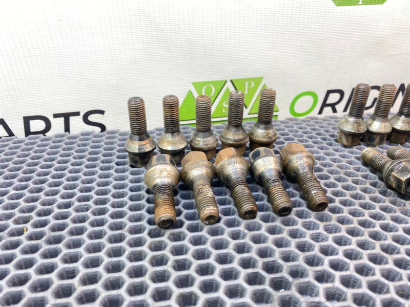 Колесные болты, 2000 рублей, Тверь