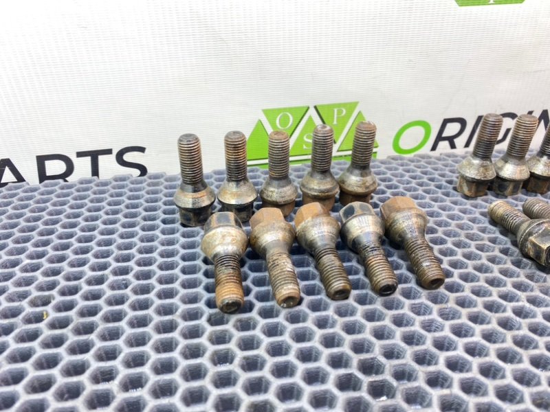 Колесные болты, 2000 рублей, Тверь