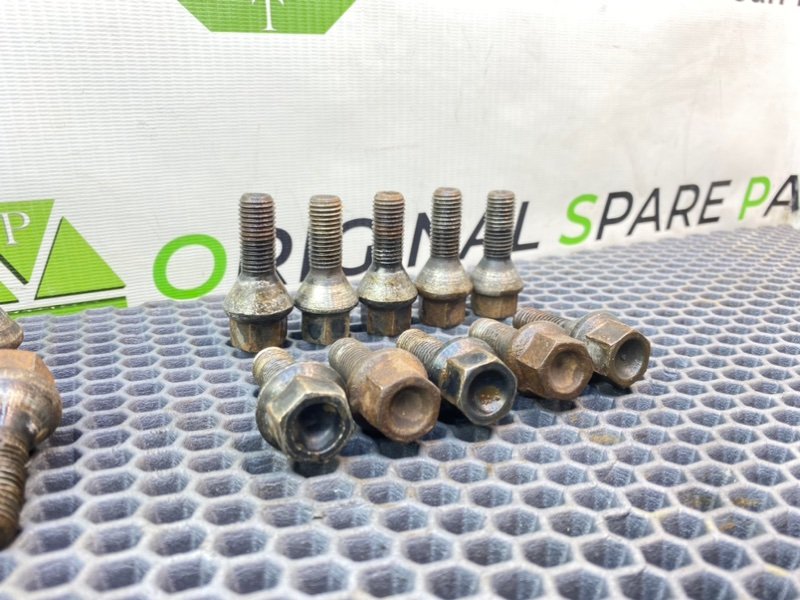 Колесные болты, 2000 рублей, Тверь