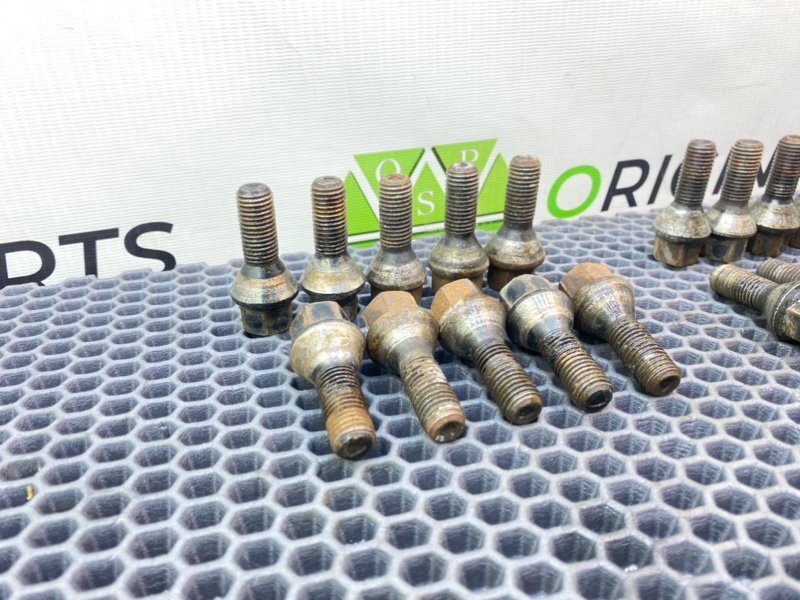 Колесные болты, 2000 рублей, Тверь