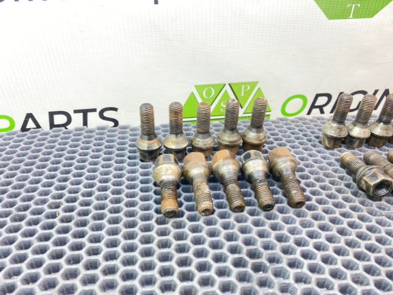 Колесные болты, 2000 рублей, Тверь