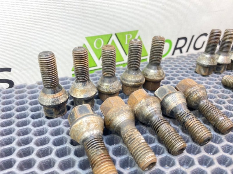 Колесные болты, 2000 рублей, Тверь