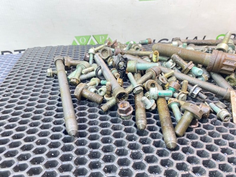 Болты двигателя, 2200 рублей, Калининград