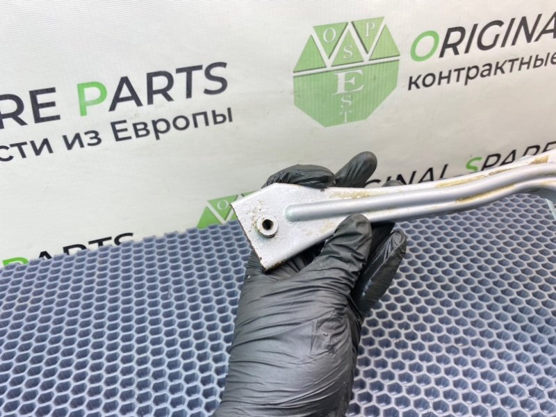 Кронштейн крыла, 1000 рублей, Калининград