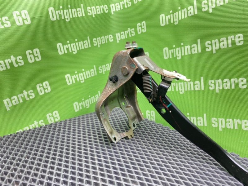 Педаль тормоза, 1000 рублей, Тверь