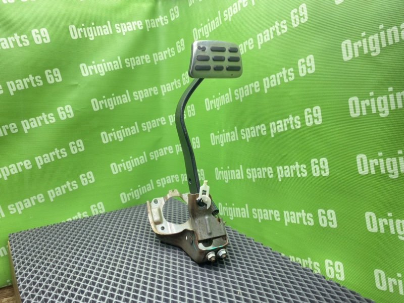 Педаль тормоза, 1000 рублей, Тверь