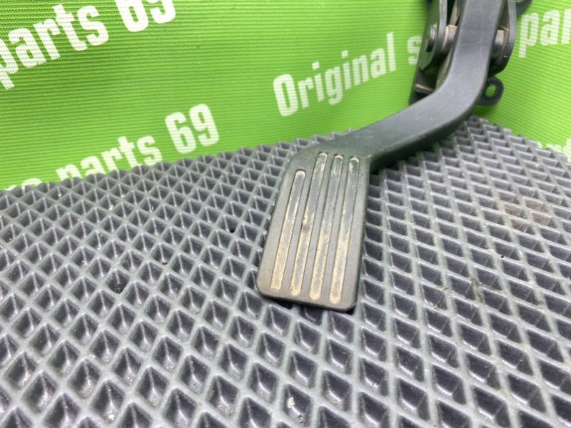 Педаль газа, 800 рублей, Тверь