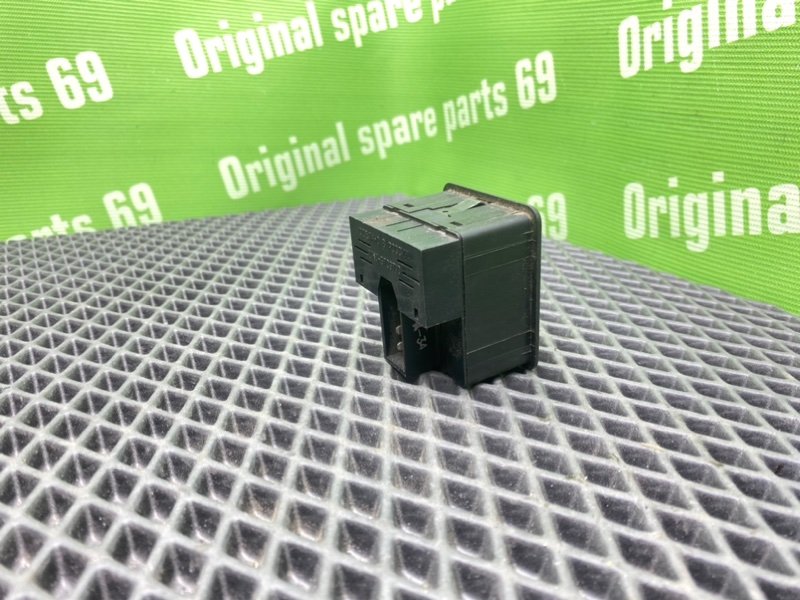 Кнопка обогрева сидений, 500 рублей, Тверь