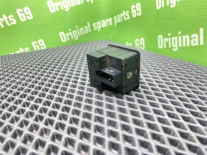 Кнопка обогрева сидений, 500 рублей, Тверь