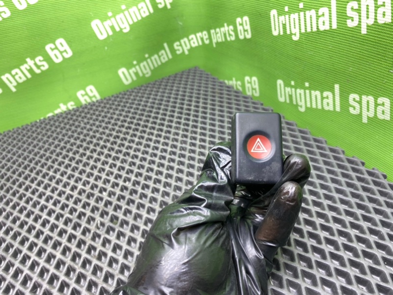 Кнопка аварийки, 1000 рублей, Тверь