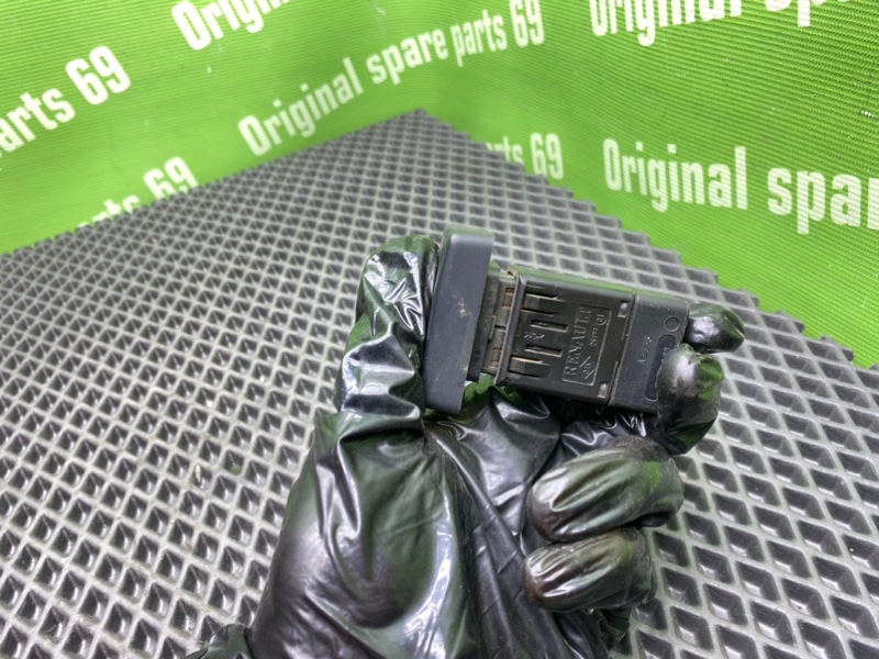 Кнопка аварийки, 1000 рублей, Тверь