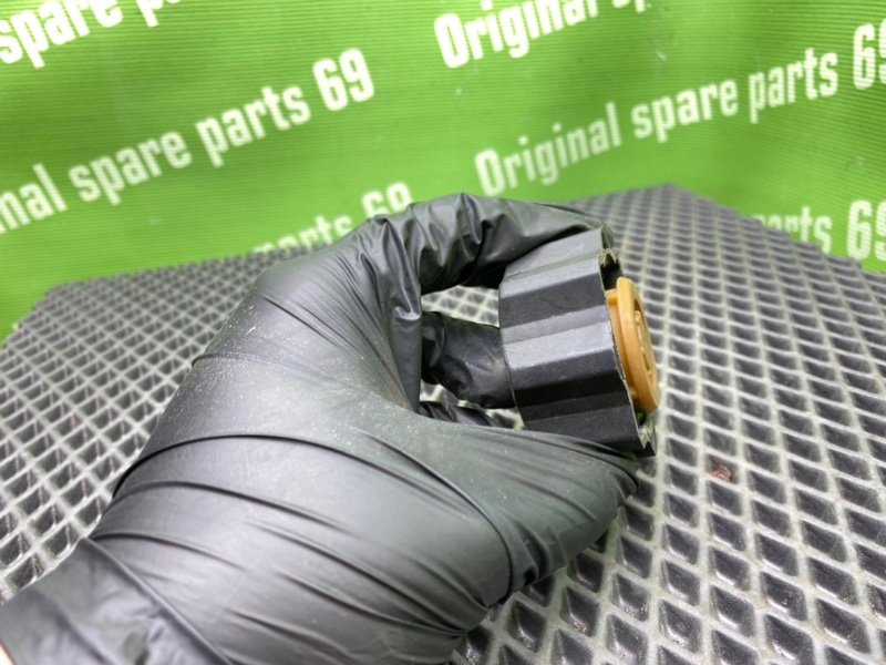 Крышка расширительного бачка, 500 рублей, Тверь