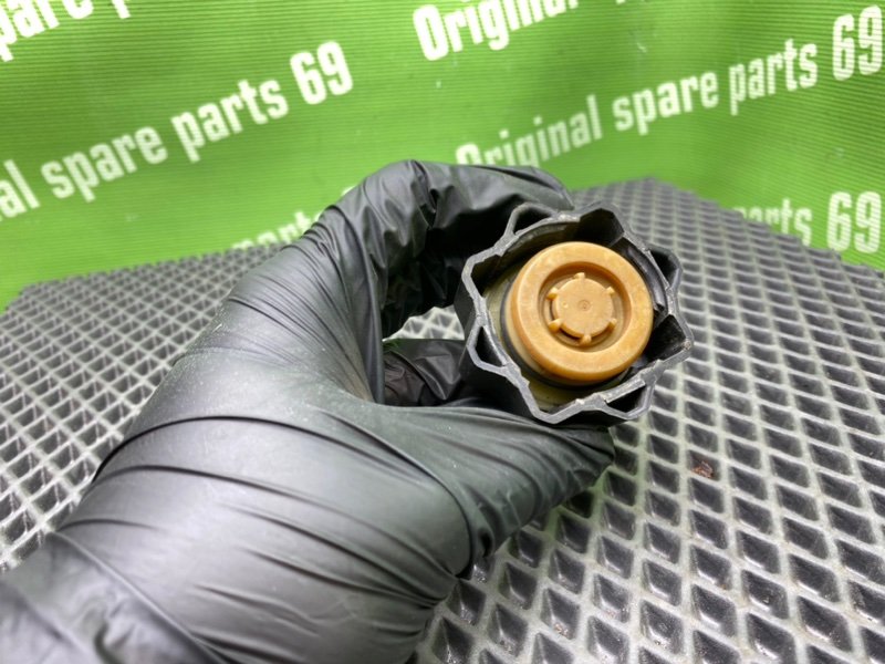 Крышка расширительного бачка, 500 рублей, Тверь