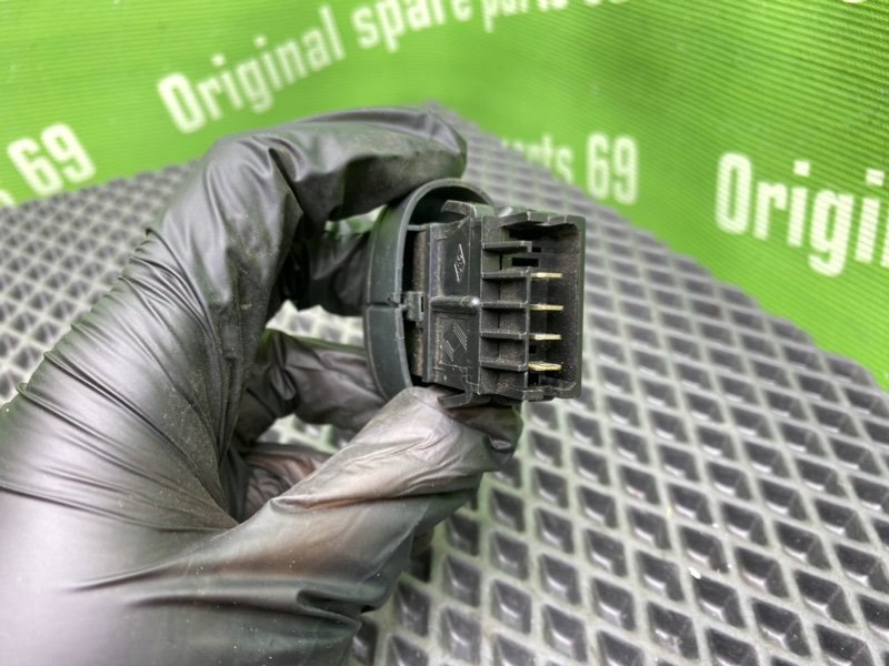 Кнопка обогрева заднего стекла, 1000 рублей, Тверь