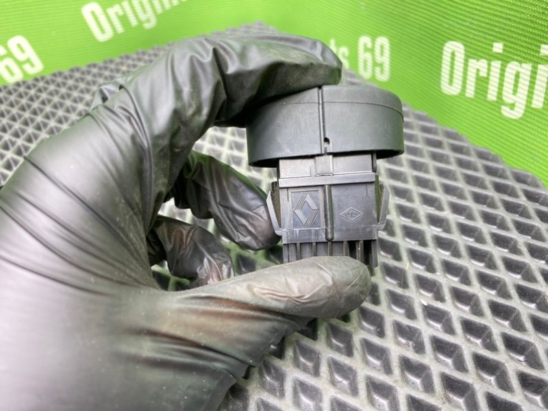 Кнопка обогрева заднего стекла, 1000 рублей, Тверь