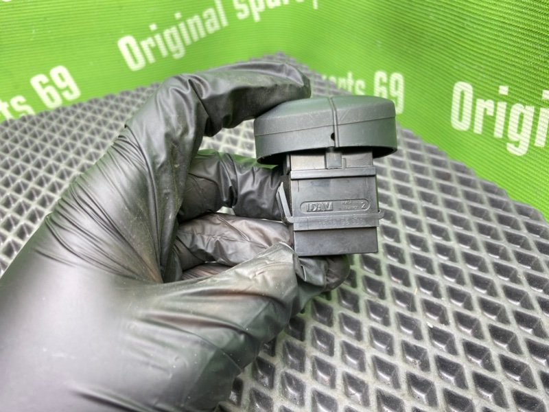 Кнопка обогрева заднего стекла, 1000 рублей, Тверь