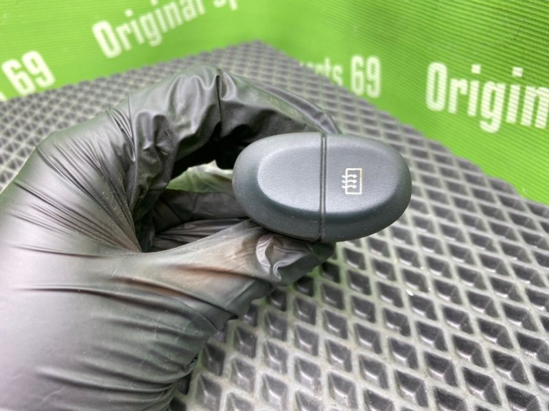 Кнопка обогрева заднего стекла, 1000 рублей, Тверь