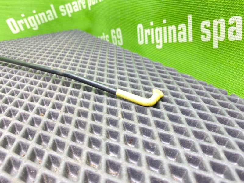 Упор капота, 1000 рублей, Тверь