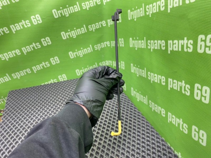 Упор капота, 1000 рублей, Тверь