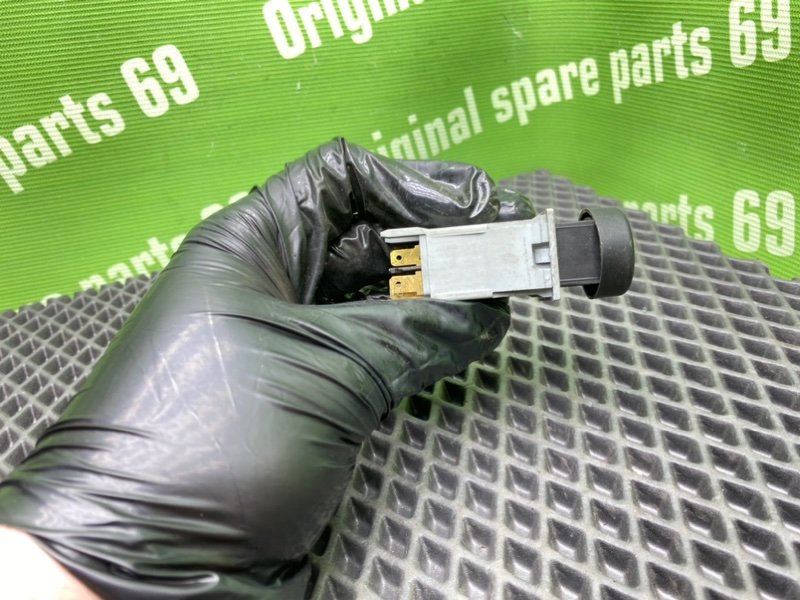 Кнопка обогрева заднего стекла, 500 рублей, Тверь