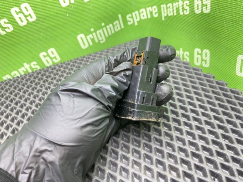 Кнопка обогрева сидений, 800 рублей, Тверь