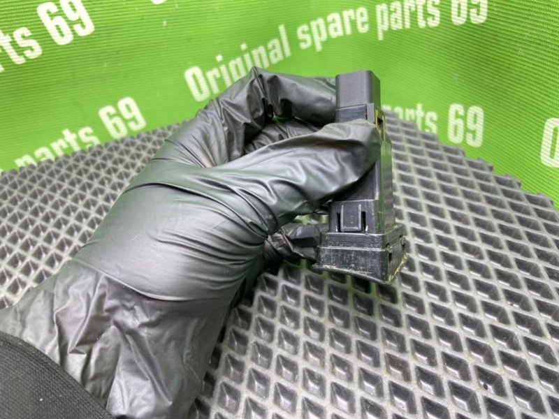 Кнопка обогрева сидений, 800 рублей, Тверь