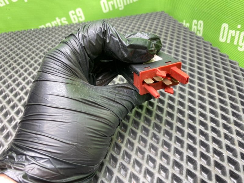 Кнопка антипробуксовочной системы, 500 рублей, Тверь