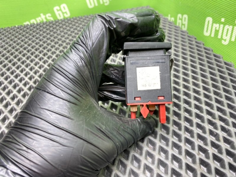 Кнопка антипробуксовочной системы, 500 рублей, Тверь