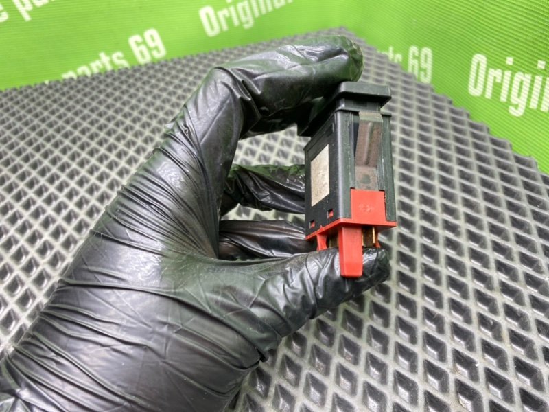 Кнопка антипробуксовочной системы, 500 рублей, Тверь