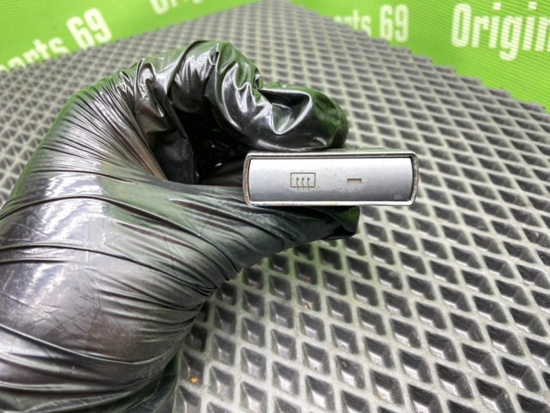 Кнопка обогрева заднего стекла, 600 рублей, Тверь