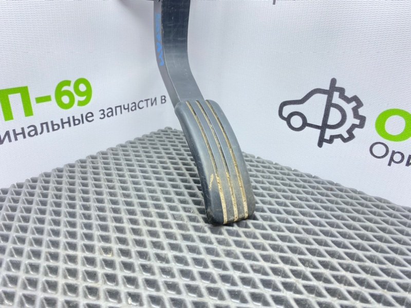 Педаль газа, 800 рублей, Тверь