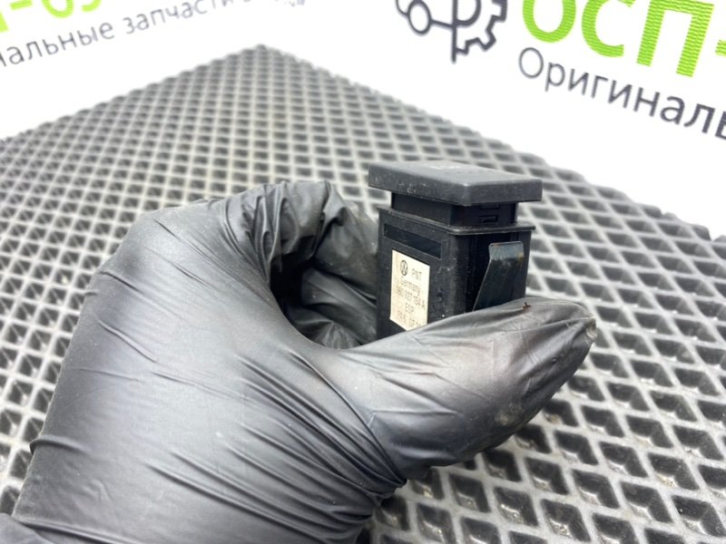 Кнопка антипробуксовочной системы, 500 рублей, Тверь