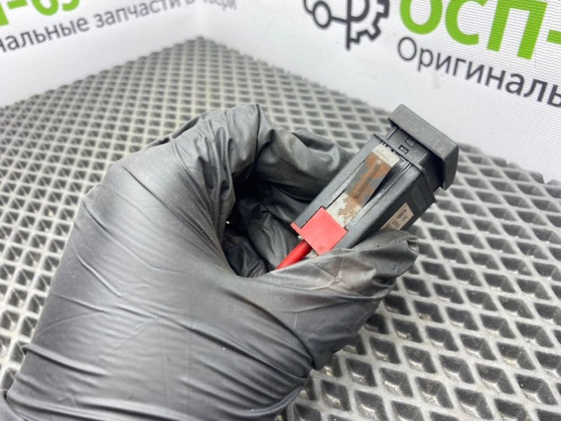 Кнопка антипробуксовочной системы, 500 рублей, Тверь