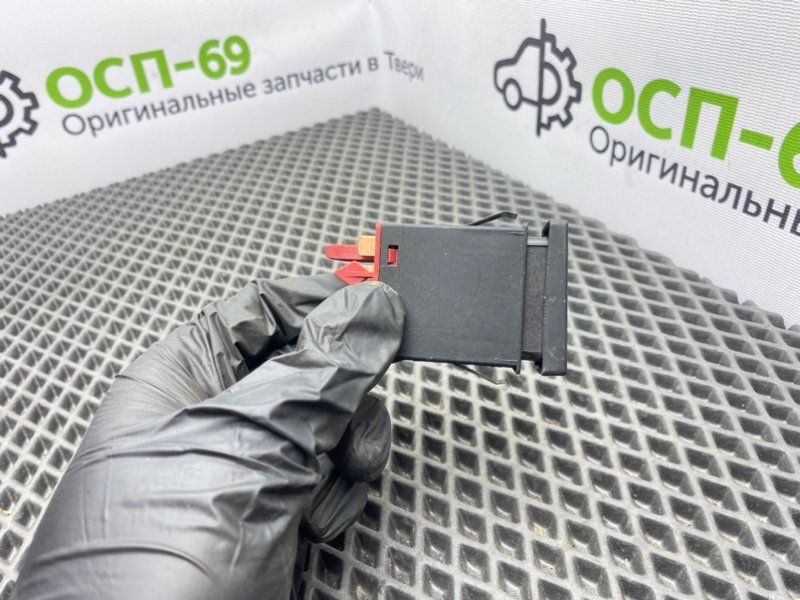 Кнопка антипробуксовочной системы, 500 рублей, Тверь