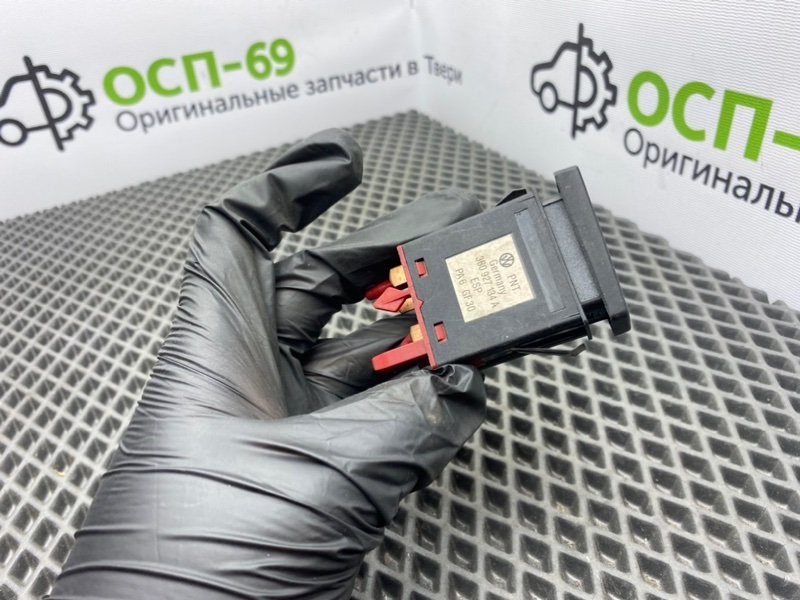 Кнопка антипробуксовочной системы, 500 рублей, Тверь