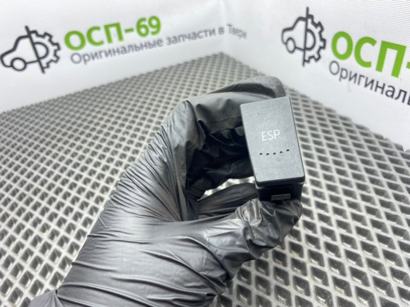 Кнопка антипробуксовочной системы, 500 рублей, Тверь