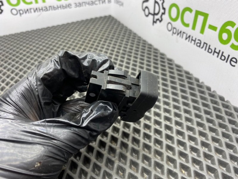 Кнопка обогрева заднего стекла, 600 рублей, Тверь