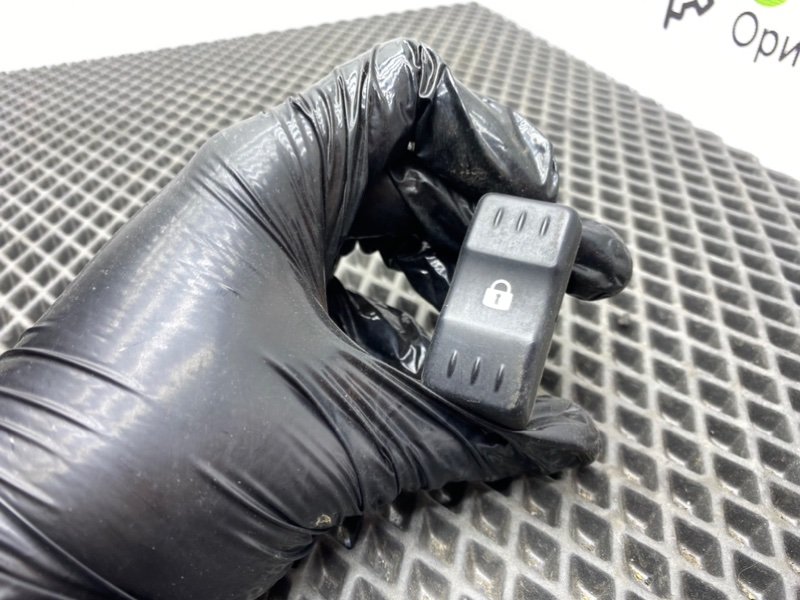 Кнопка центрального замка, 500 рублей, Тверь