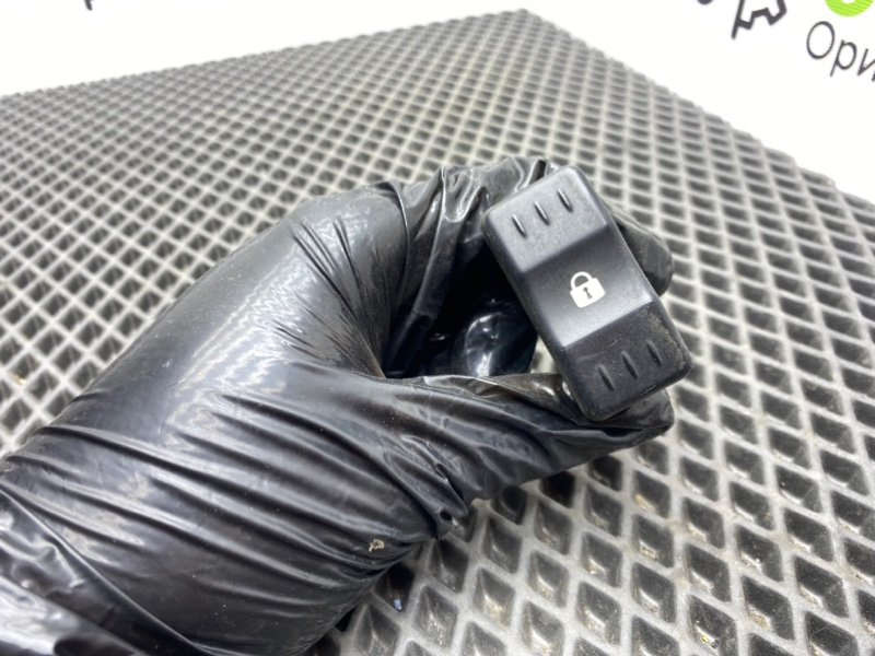 Кнопка центрального замка, 500 рублей, Тверь