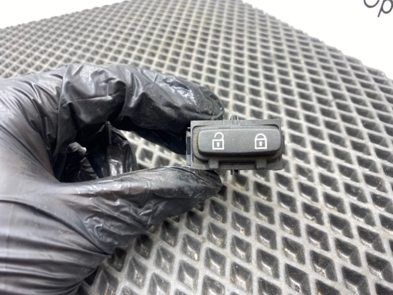 Кнопка центрального замка, 800 рублей, Тверь