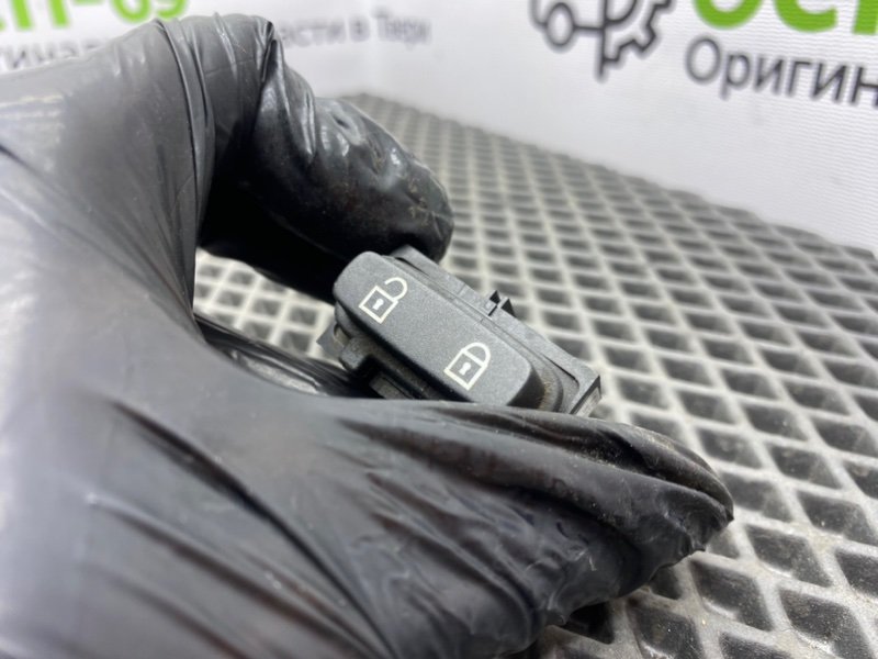 Кнопка центрального замка, 800 рублей, Тверь