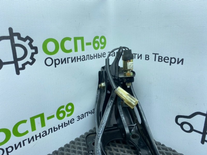 Педаль тормоза, 500 рублей, Тверь