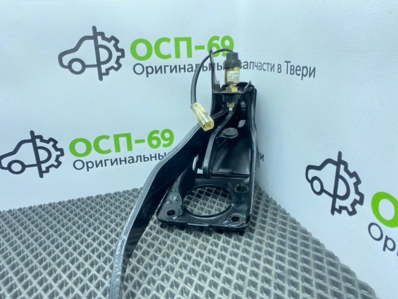 Педаль тормоза, 500 рублей, Тверь