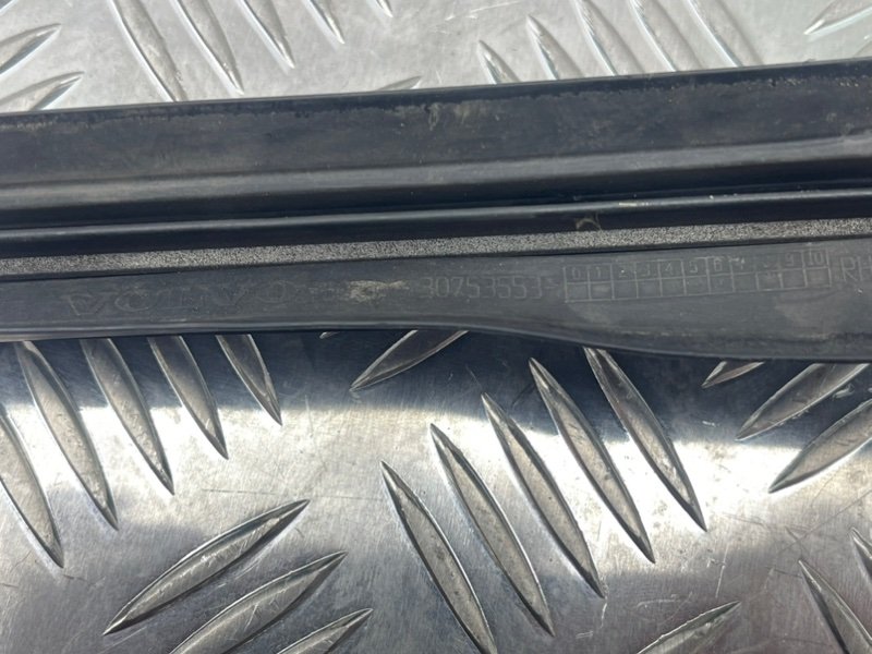 Молдинг лобового стекла, 1800 рублей, Тверь