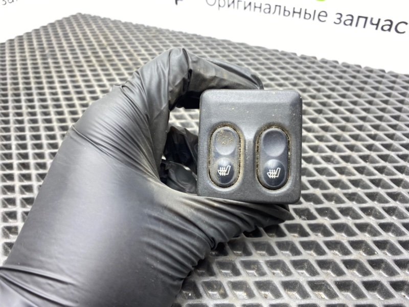 Кнопка обогрева сидений, 800 рублей, Тверь