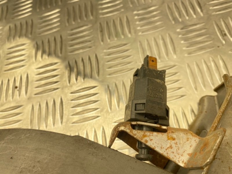 Педаль тормоза, 500 рублей, Тверь