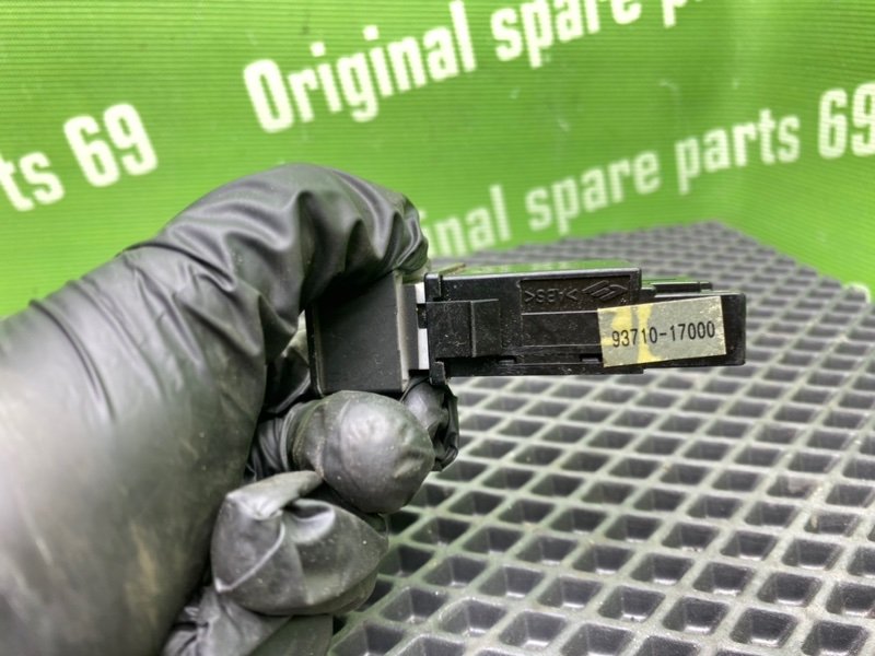 Кнопка обогрева заднего стекла, 700 рублей, Тверь