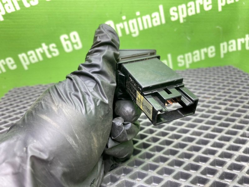 Кнопка обогрева заднего стекла, 700 рублей, Тверь