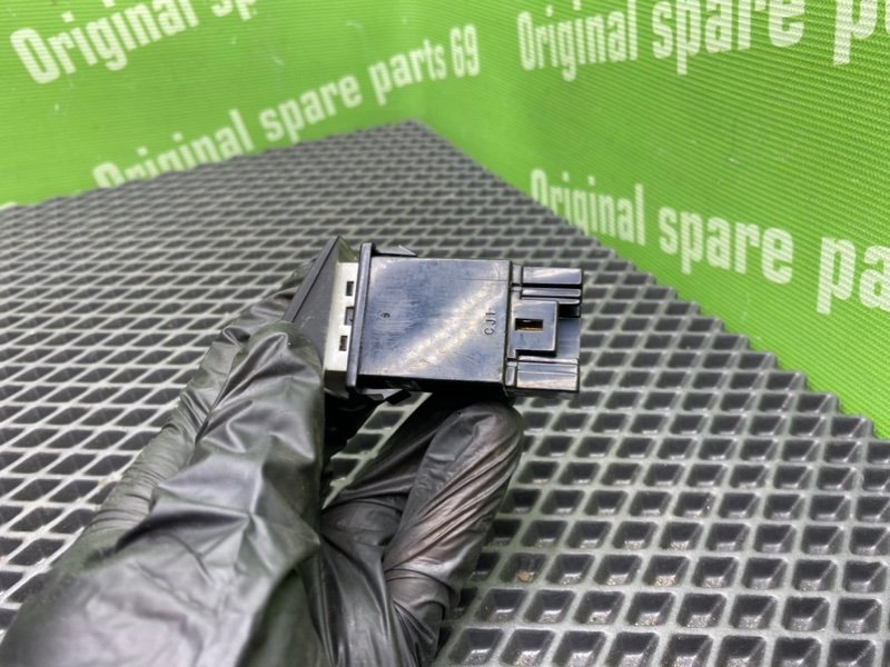 Кнопка обогрева заднего стекла, 900 рублей, Тверь