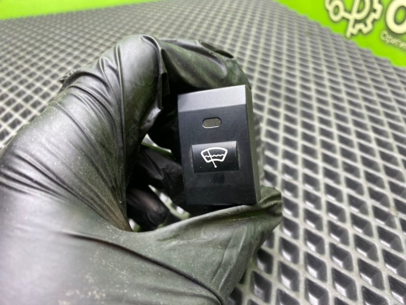 Кнопка обогрева лобового стекла, 690 рублей, Тверь